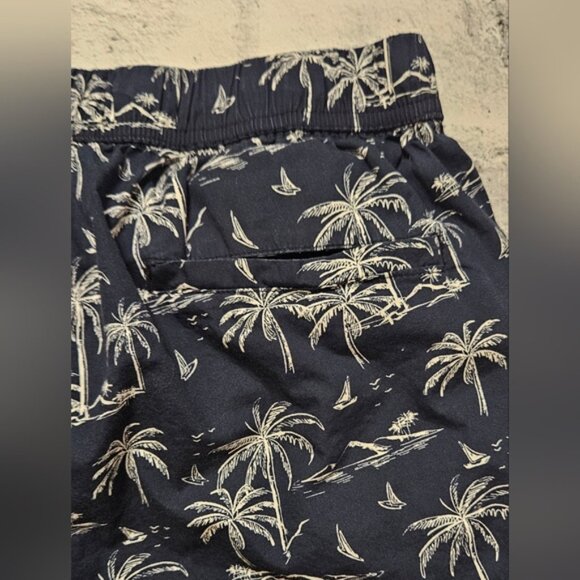 Massive Men's Navy Palm Tree Print Casual Cotton Shorts - Picture 6 of 9